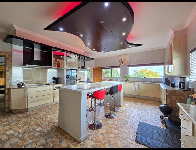 8 BEDROOM HOUSE FOR SALE IN BASSONIA